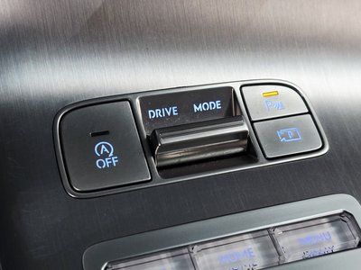 2024 Genesis GV70 thumbnail 18