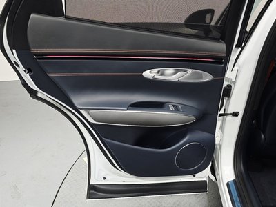 2024 Genesis GV70 thumbnail 15