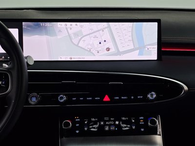 2024 Genesis GV70 thumbnail 19