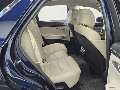 2021 Genesis GV70 — миниатюра 12