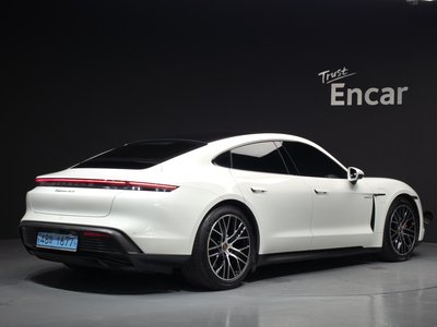 2021 Porsche TAYCAN 照片 3