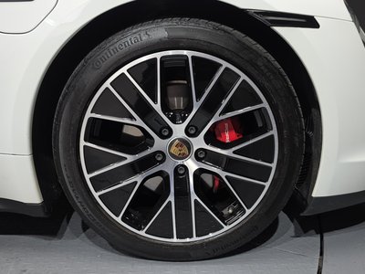 2021 Porsche TAYCAN 照片 8