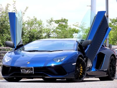 LAMBORGHINI AVENTADOR