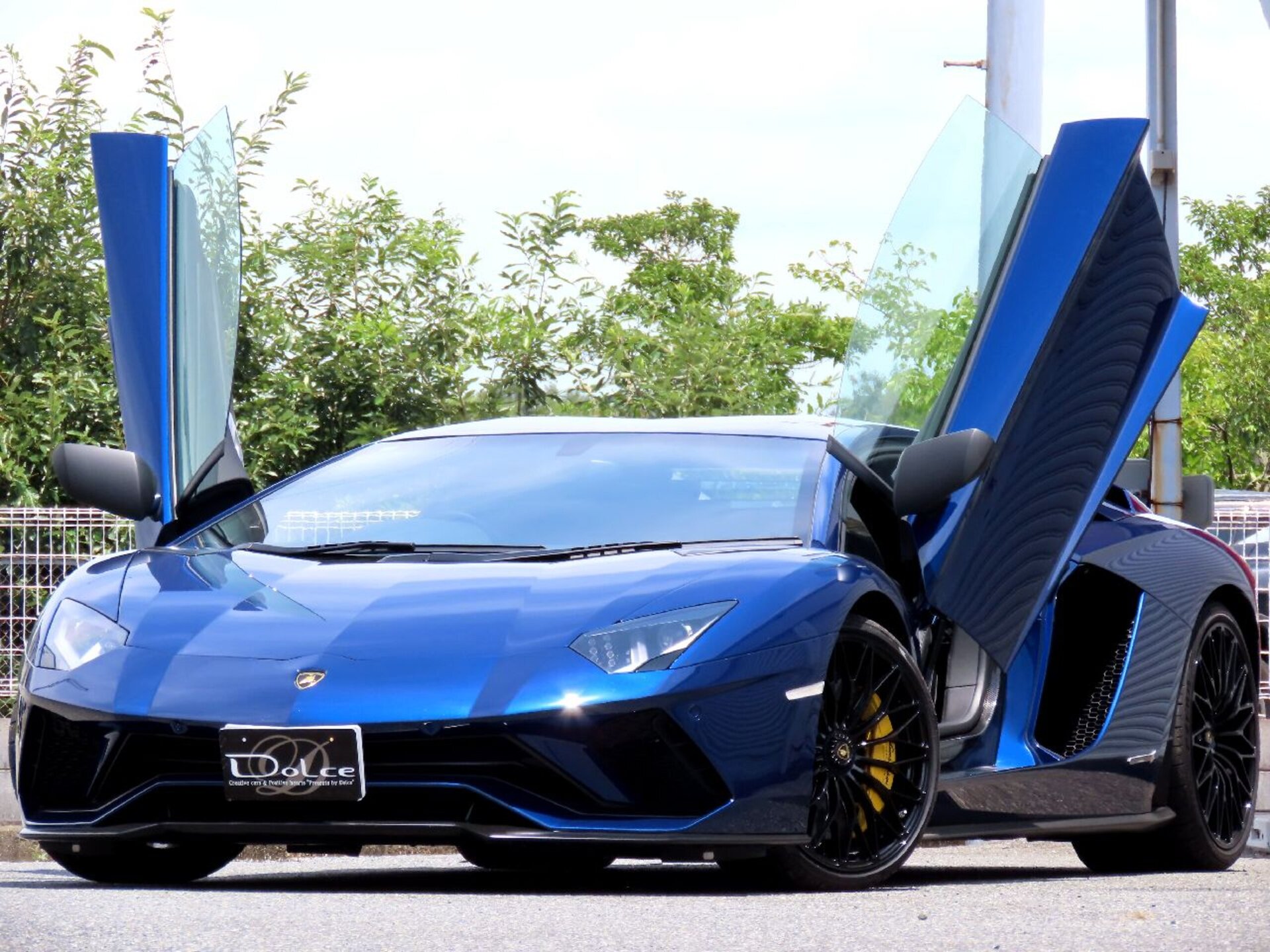LAMBORGHINI AVENTADOR - View 1