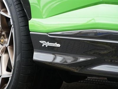 LAMBORGHINI URUS - 7