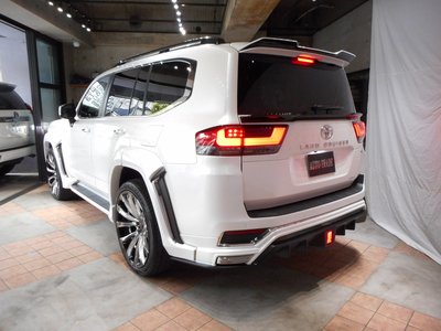 TOYOTA LAND CRUISER 300 - 5