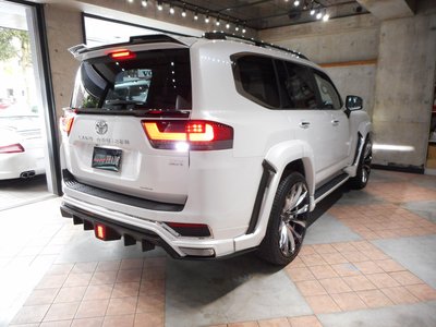 TOYOTA LAND CRUISER 300 - 7