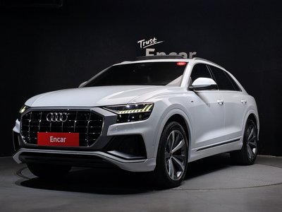 AUDI Q8 - 1