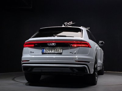 AUDI Q8 - 4