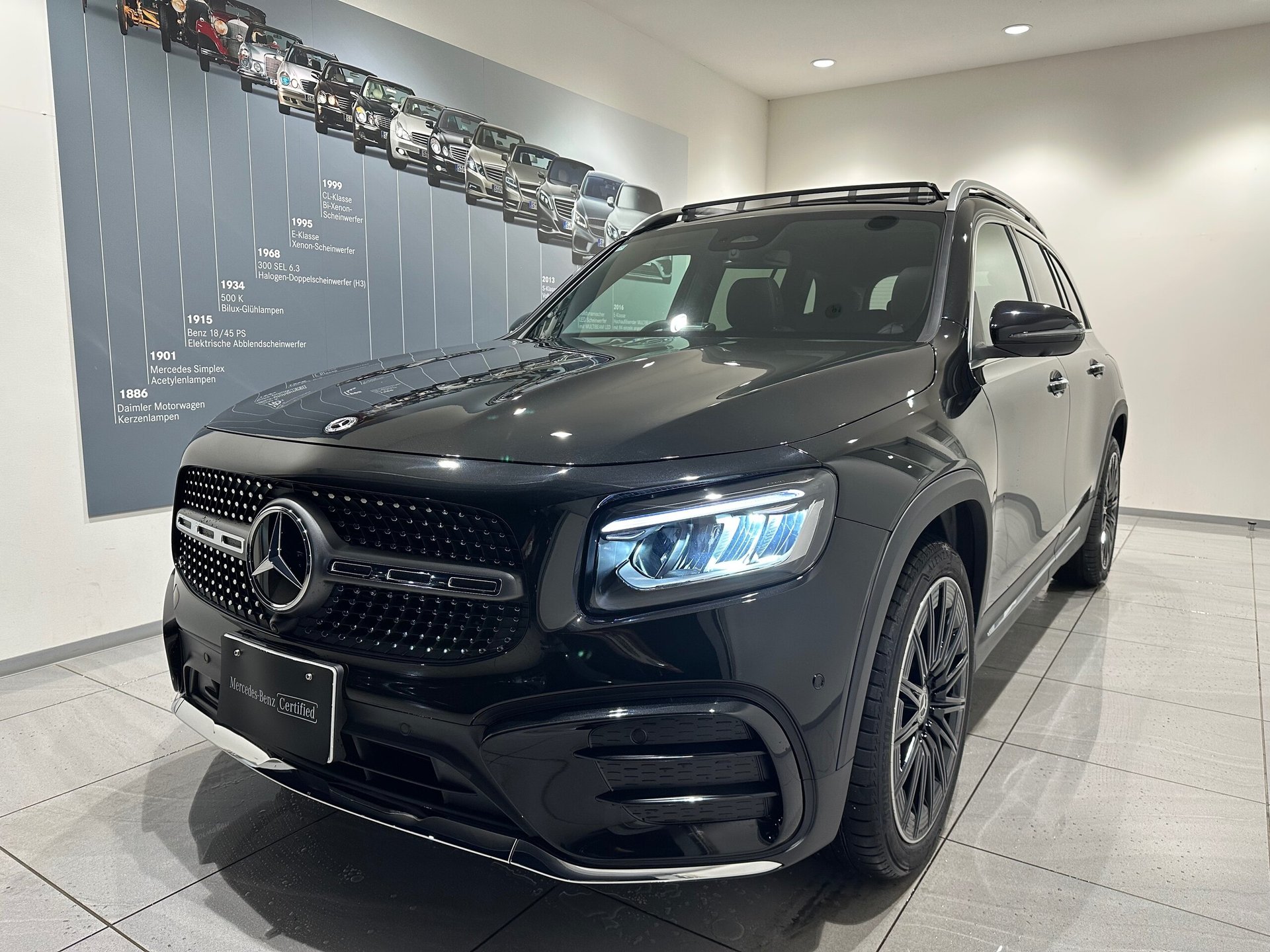 MERCEDES-BENZ GLB - View 1