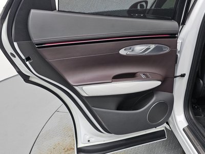 2024 Genesis GV70 thumbnail 15