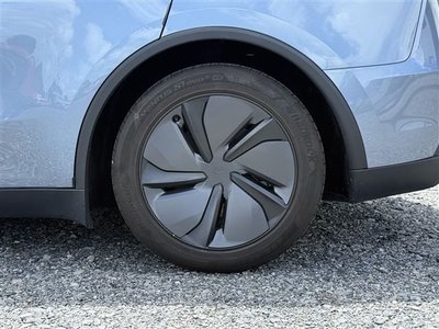 صورة 10 لـ 2025 Tesla MODEL Y