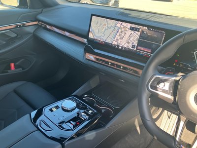 صورة مصغرة 33 لـ 2025 BMW 5 SERIES