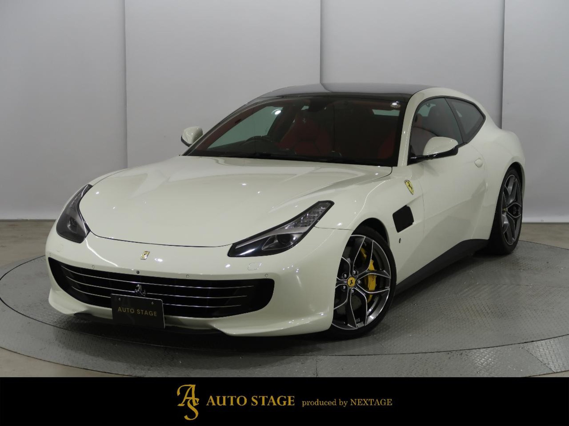 FERRARI GTC4 LUSSO - View 1