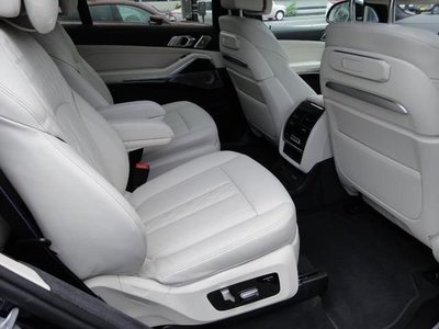 2025 BMW X7 照片 9
