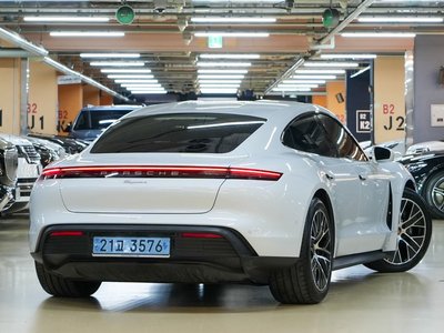 2022 Porsche TAYCAN photo 4