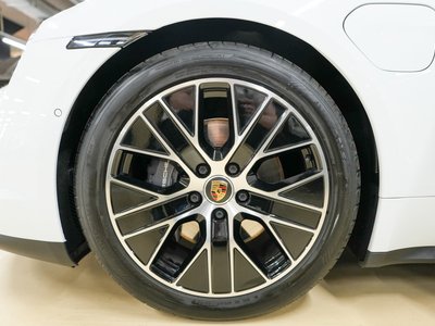 2022 Porsche TAYCAN photo 6