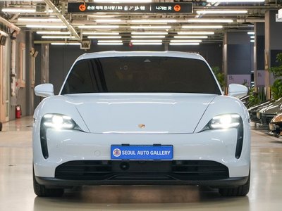 2022 Porsche TAYCAN photo 2