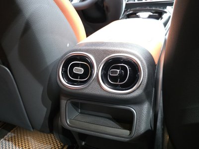 2025 Mercedes-BENZ GLC — миниатюра 32