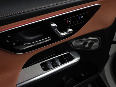 2025 Mercedes-BENZ GLC — миниатюра 40