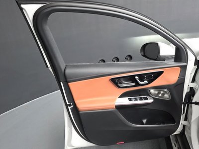 2025 Mercedes-BENZ GLC — миниатюра 15
