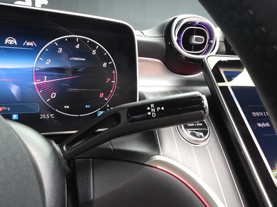 2025 Mercedes-BENZ GLC — миниатюра 13