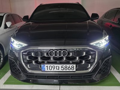 AUDI Q8 - 4