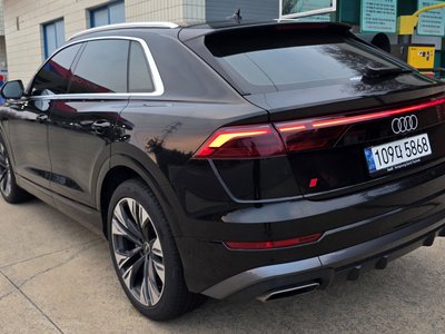 AUDI Q8 - 3