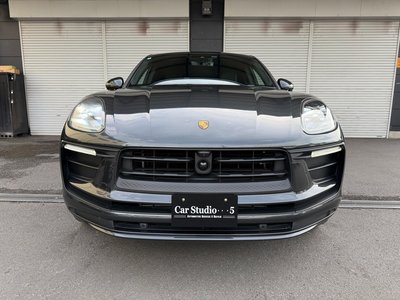 2022 Porsche MACAN photo 2
