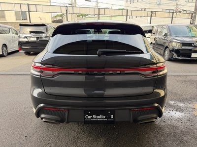 2022 Porsche MACAN photo 10