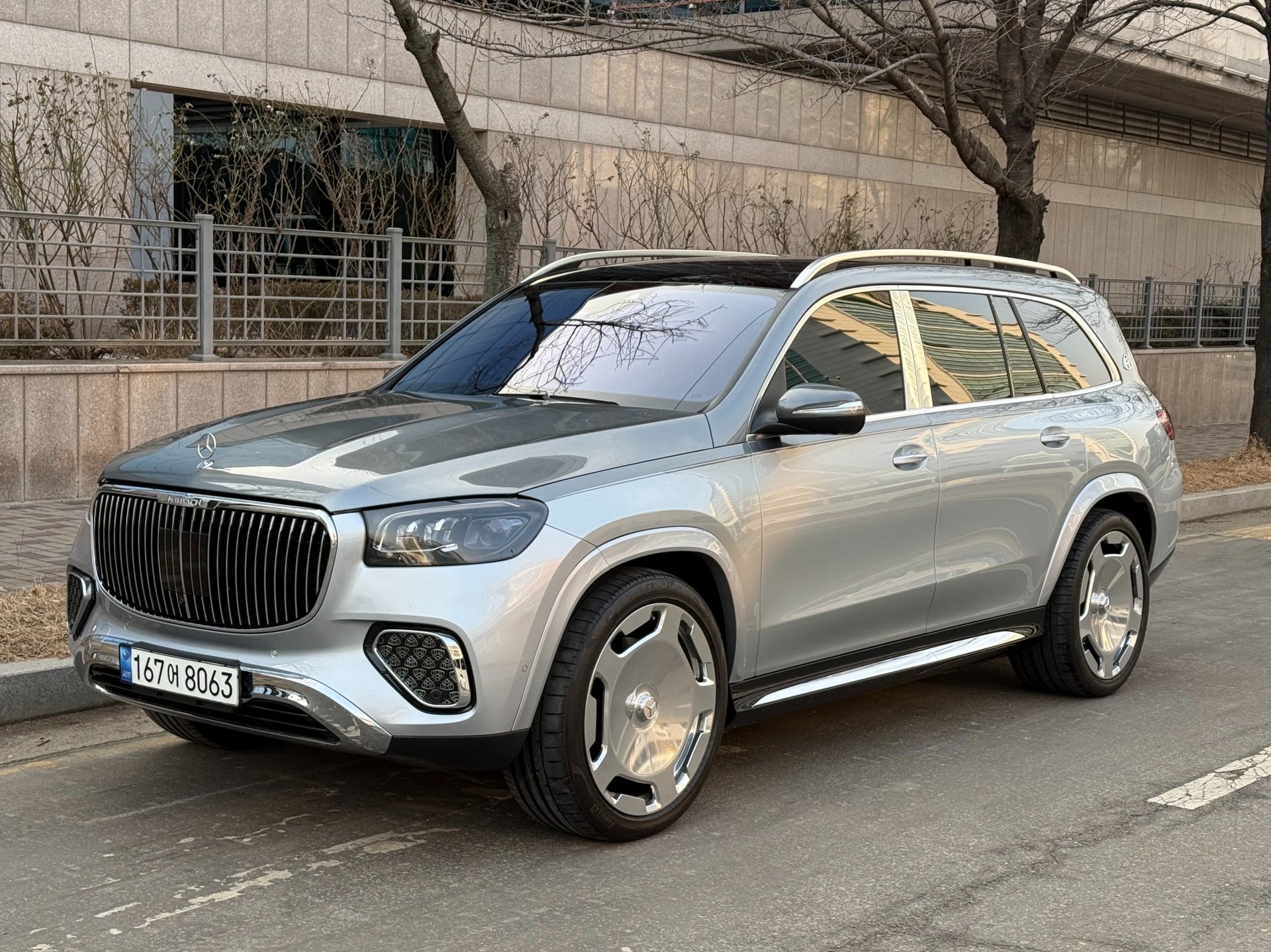 MERCEDES-BENZ GLS - View 1