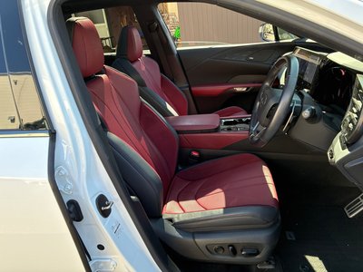 صورة مصغرة 57 لـ 2023 Lexus RX