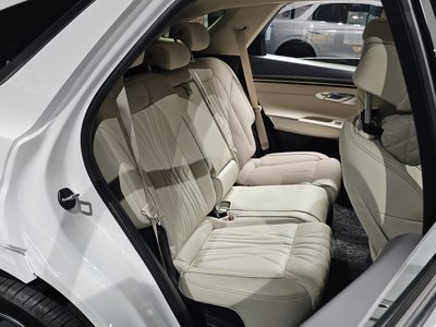 2024 Genesis GV70 — миниатюра 17