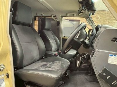TOYOTA LAND CRUISER 70 - 5
