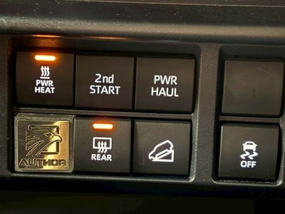 TOYOTA LAND CRUISER 70 - 8