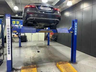 MERCEDES-BENZ E-CLASS - 3