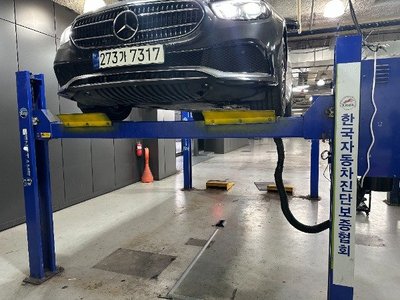 MERCEDES-BENZ E-CLASS - 1