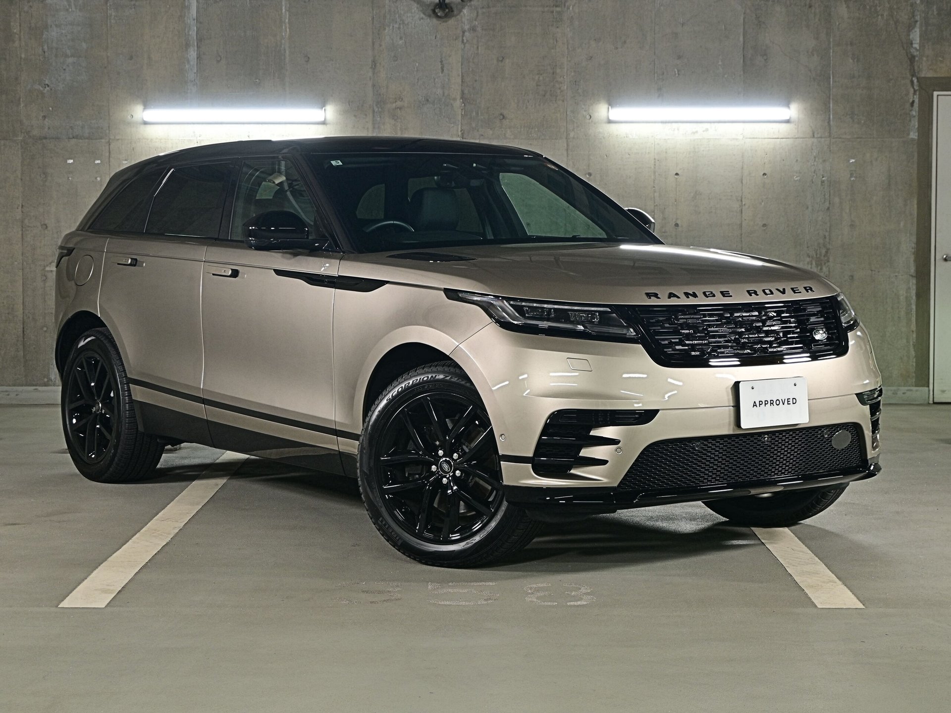 LAND ROVER RANGE ROVER VELAR - View 1