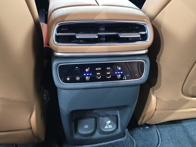 2024 Genesis GV80 thumbnail 25
