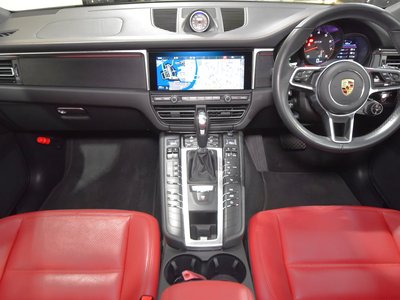 PORSCHE MACAN - 5