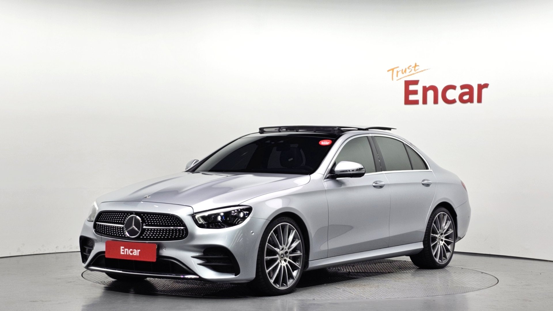 MERCEDES-BENZ E-CLASS - View 1