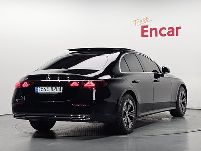 MERCEDES-BENZ E-CLASS - 4