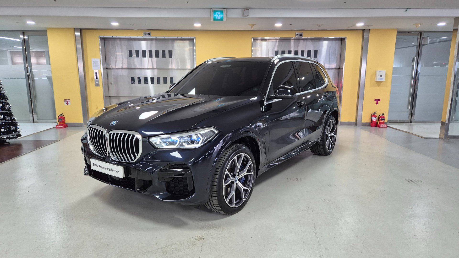 BMW X5 - View 1