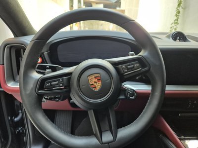 صورة 10 لـ 2024 Porsche CAYENNE