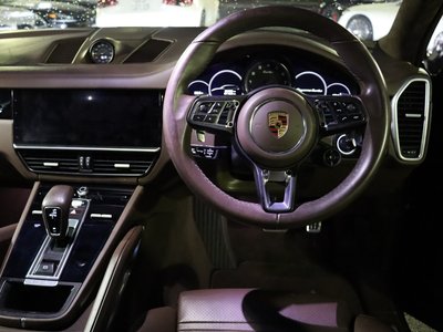 2018 Porsche CAYENNE thumbnail 11