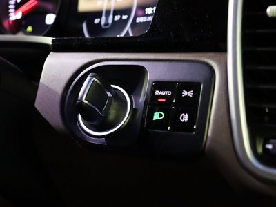 2018 Porsche CAYENNE thumbnail 12