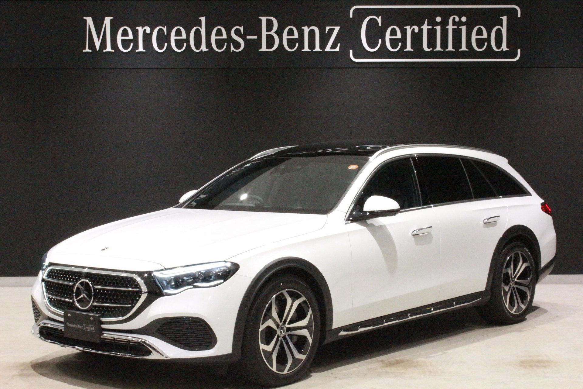 MERCEDES-BENZ E-CLASS - View 1