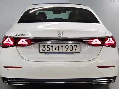 صورة 3 لـ 2025 Mercedes-BENZ E-CLASS