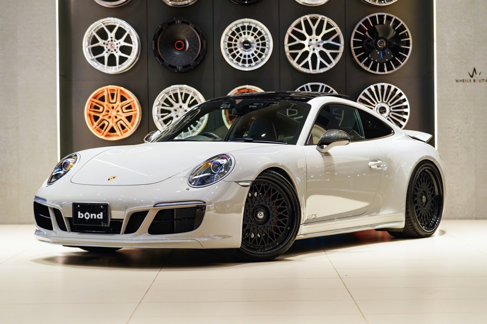 PORSCHE 911 - View 1