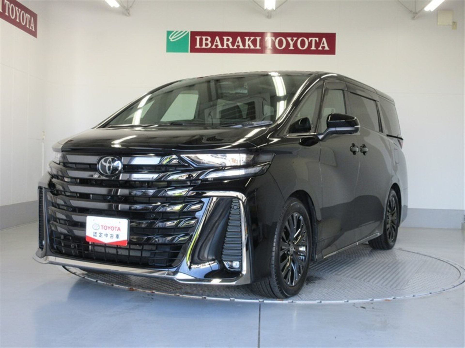 TOYOTA VELLFIRE - View 1